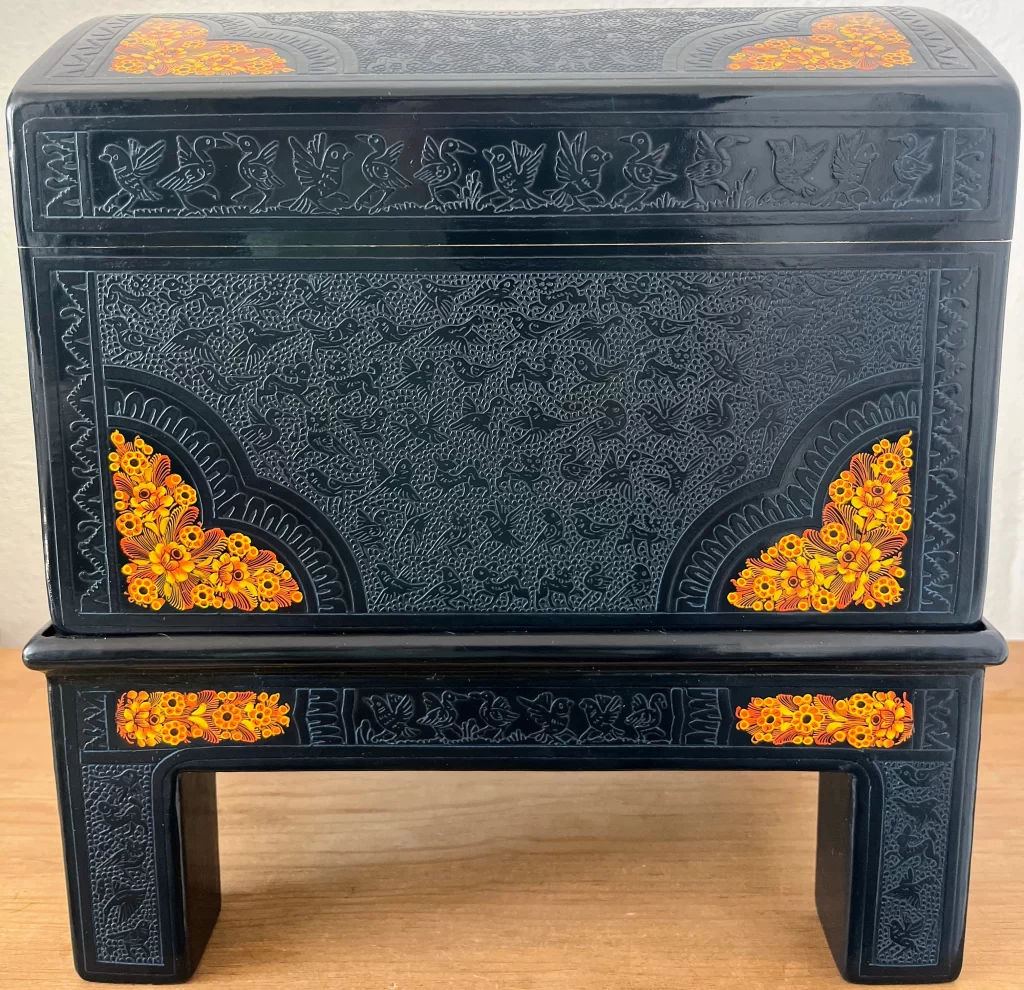 Baúl de 30 cm con pedestal